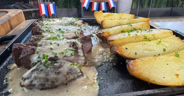 Foto da receita de Entrecôte com batata assada e molho de mostarda