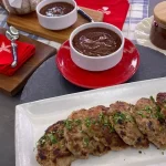 Hamburguinho de copa-lombo com ketchup de cravo e canela