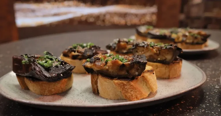 Foto da receita de Montadito de berinjela com missô e tucupi preto