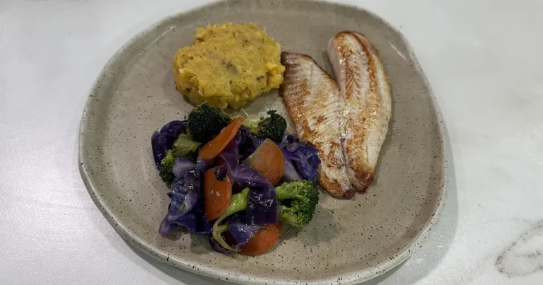 Foto da receita de Peixe com purê de banana-da-terra