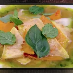 Sopa fria de manga com vegetais assados